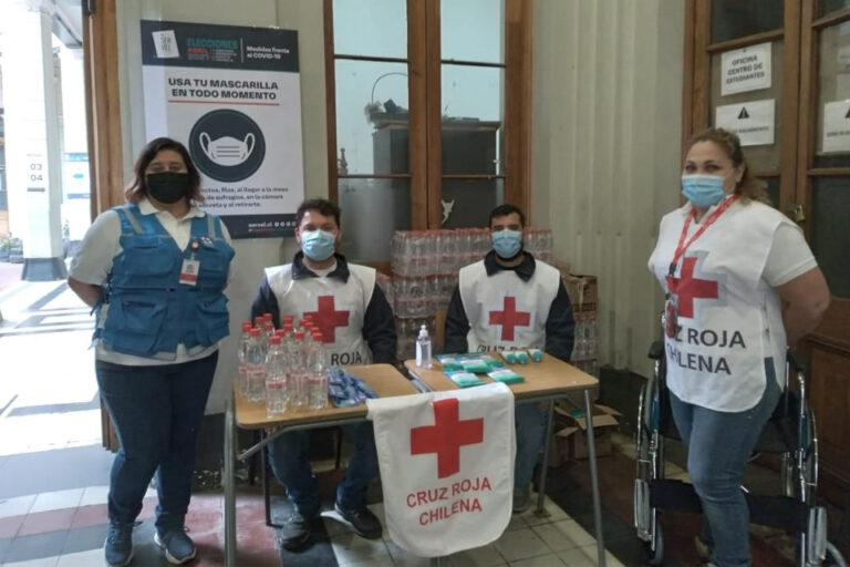 APOYO DE CCU A CRUZ ROJA CHILENA HA SIDO CLAVE PARA BRINDAR ASISTENCIA HUMANITARIA A VOTANTES