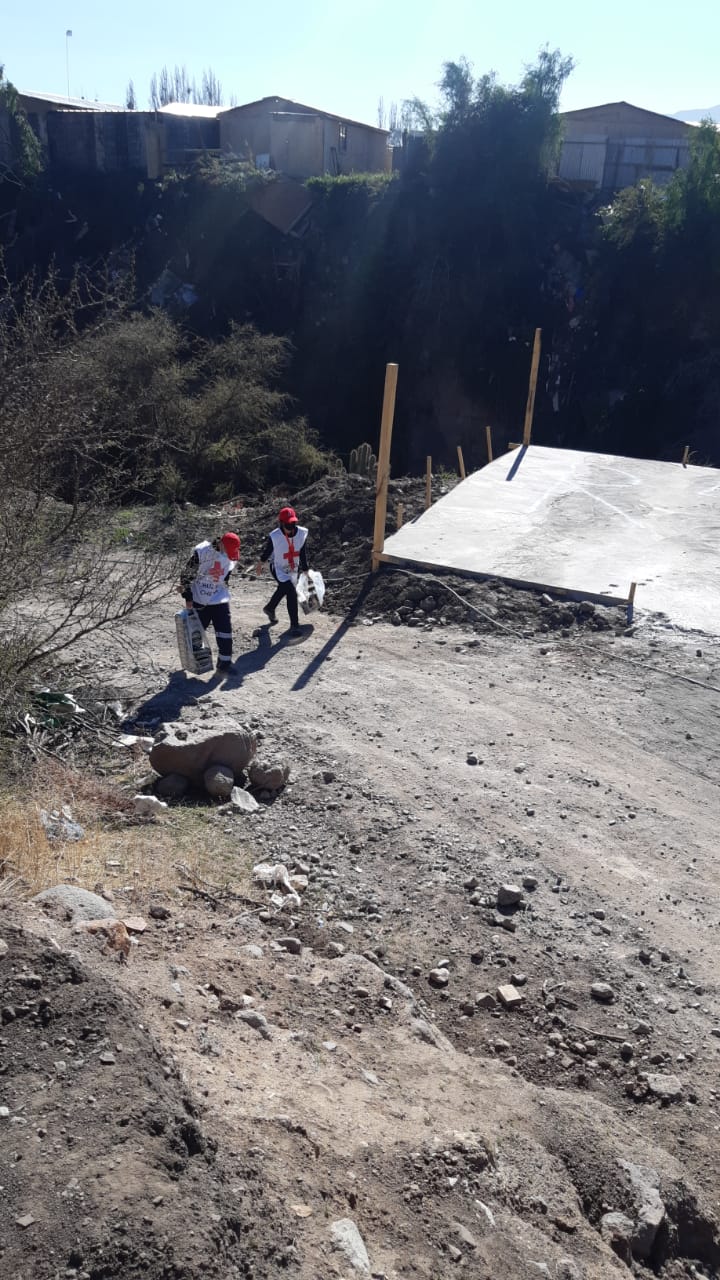 VOLUNTARIOS DE FILIAL PUENTE ALTO LLEVAN ALIVIO A COMUNIDADES EN RIESGO SOCIAL