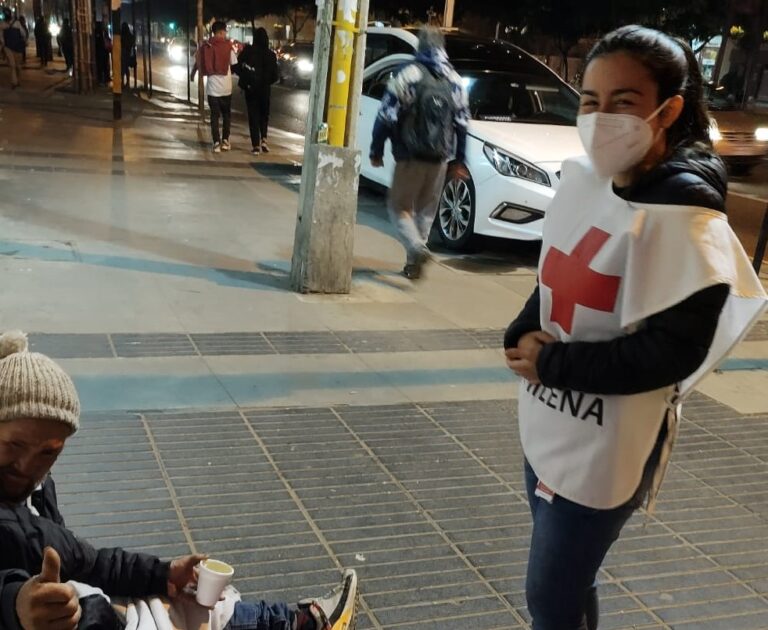 VOLUNTARIOS DE LA FILIAL VIÑA DEL MAR LLEVARON A CABO RUTA CALLE PARA MITIGAR BAJAS TEMPERATURAS
