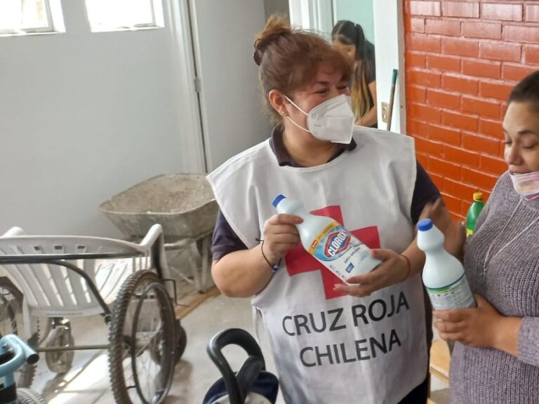Cruz Roja Filial Cordillera de Valparaíso visitó a damnificados por incendio estructural