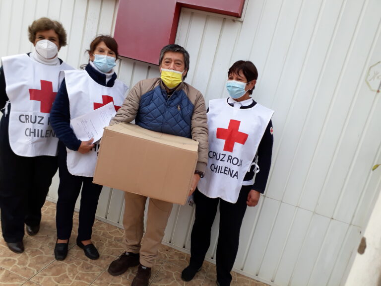 Cruz Roja Filial Llolleo entregó kits sanitarios a organizaciones sociales