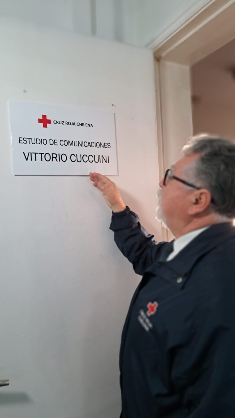 Presidente Nacional inauguró Estudio de Comunicaciones de Cruz Roja Chilena