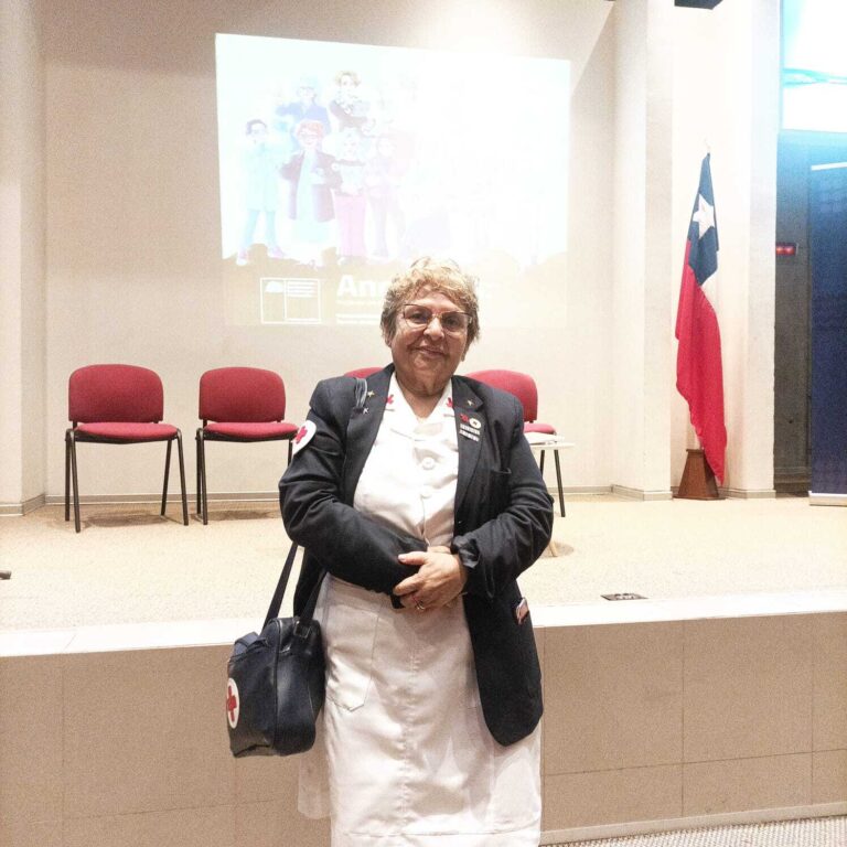 Presidenta de Cruz Roja Chilena Filial Taltal recibe importante reconocimiento de la región de Antofagasta.