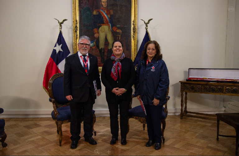 Presidente Nacional de la Cruz Roja Chilena sostuvo reunión con ministra de Defensa