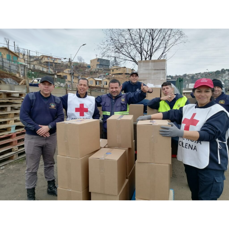 Entrega de ayuda humanitaria Movidos x Chile y Cruz Roja Chilena