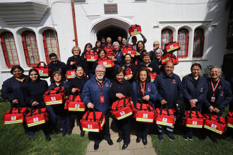 Filiales de la Quinta Región recibieron nuevos botiquines de Primeros Auxilios