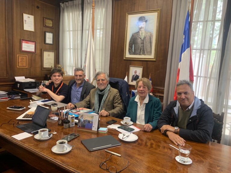 Primera reunión de la Comisión de Ley y Reglamentos de la Cruz Roja Chilena 