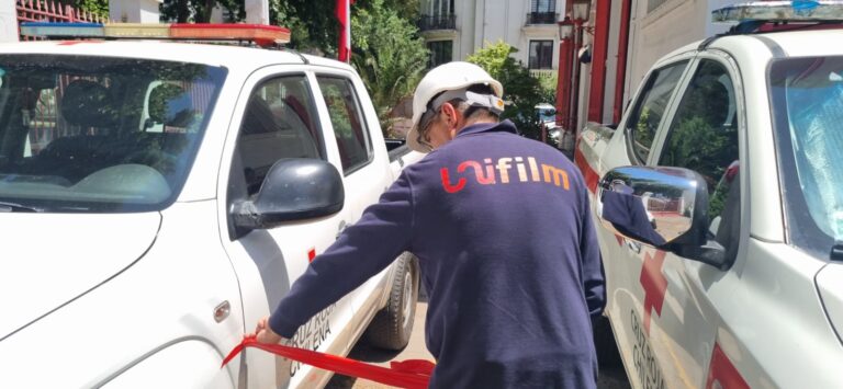 Cruz Roja Chilena recibió donación de renovación de emblemas para sus vehículos de parte de Unifilm