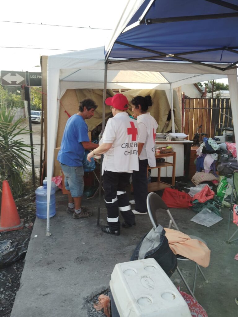 Cruz Roja Peñaflor junto a familias damnificadas por incendio