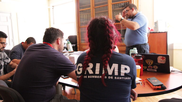 Bomberos de Chile cierran con éxito diplomado en atención prehospitalaria realizado en dependencias de la Cruz Roja