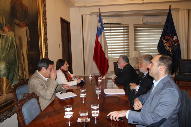 Cruz Roja Chilena y Ministerio de Defensa se reunieron en el marco de la nueva Ley