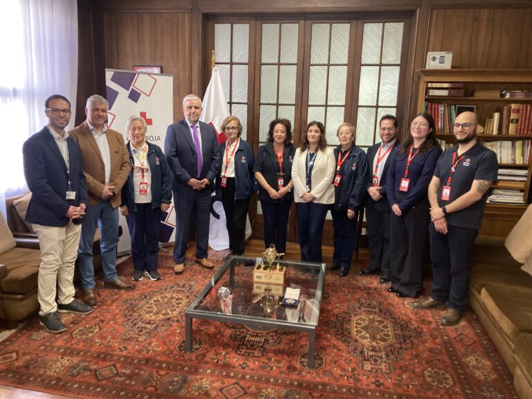 Cruz Roja Chilena y la Dirección Meteorológica de Chile firman acuerdo para enfrentar emergencias climáticas