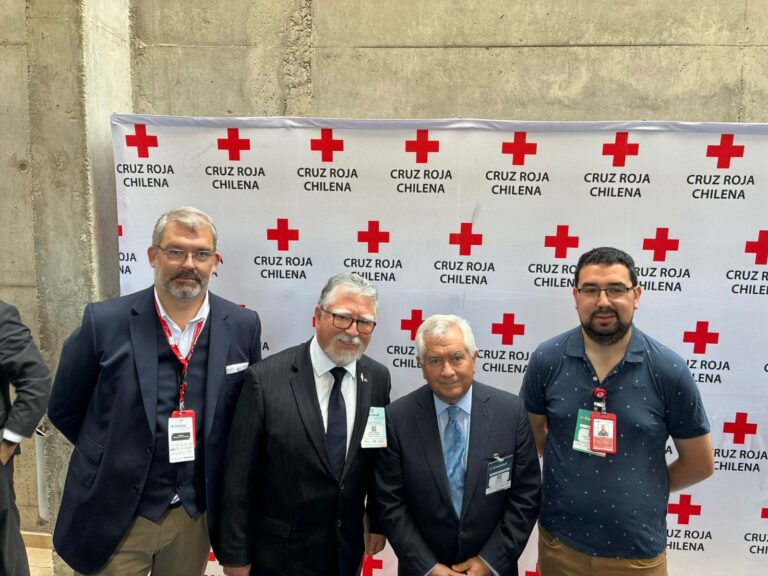 Cruz Roja Chilena destaca su labor humanitaria en ExpoSalud Chile 2025