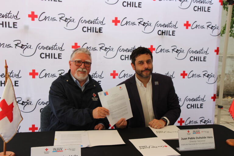 Cruz Roja Chilena e INJUV firman convenio de colaboración para fortalecer el trabajo con juventudes a nivel nacional