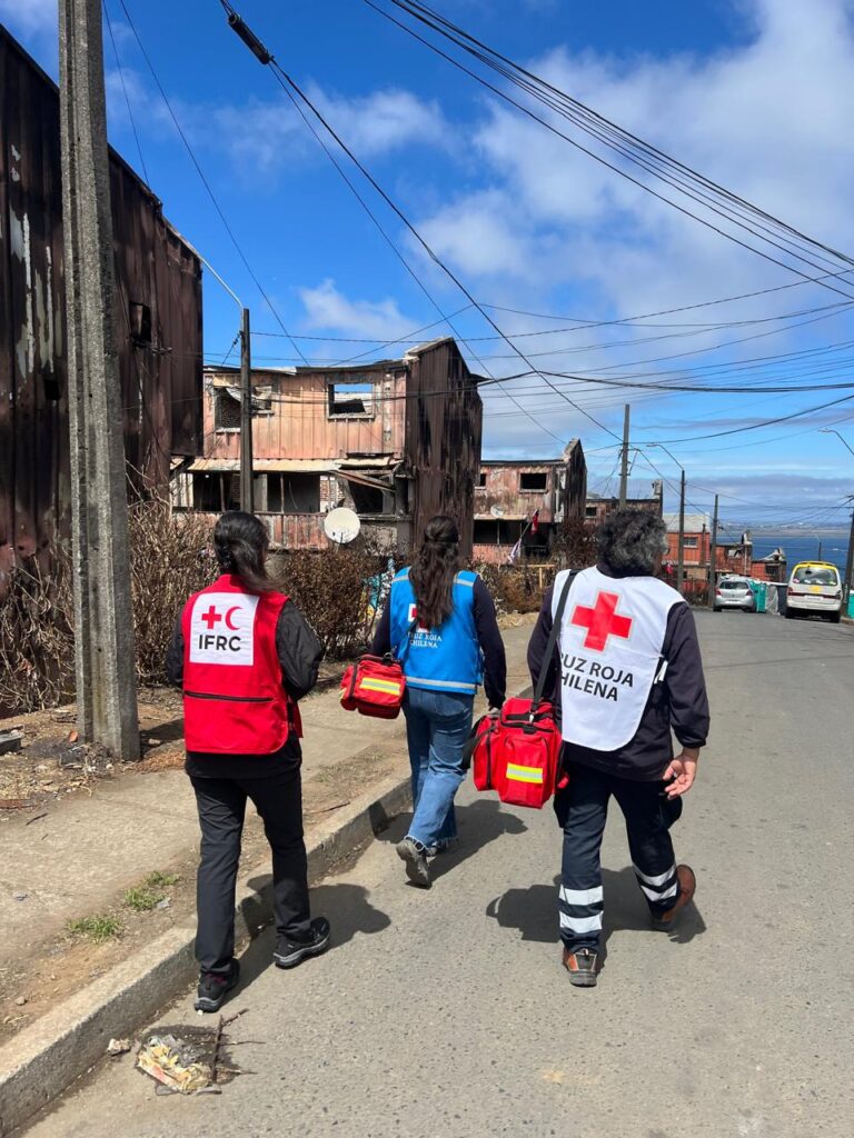 A dos semanas de los incendios, Cruz Roja Chilena intensifica su respuesta humanitaria mientras refuerza acciones preventivas zonas clave del país