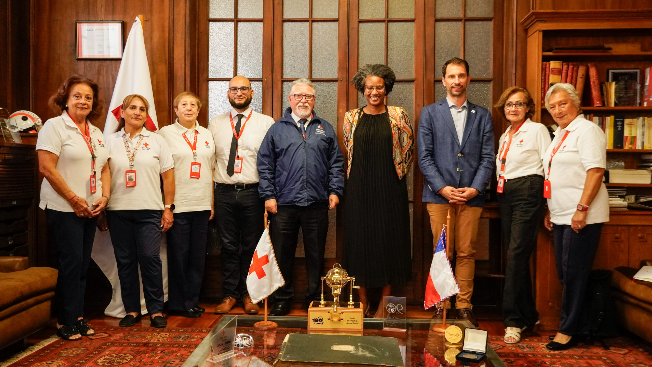 Delegación de la Federación Internacional de la Cruz Roja visita la sede central de la Cruz Roja Chilena