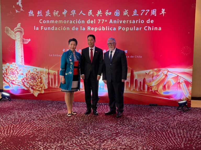 Cruz Roja Chilena presente en la gala por el 77° aniversario de China